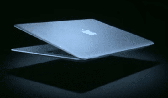 Steve Jobs introduced first thinnest Macbook air 2008
